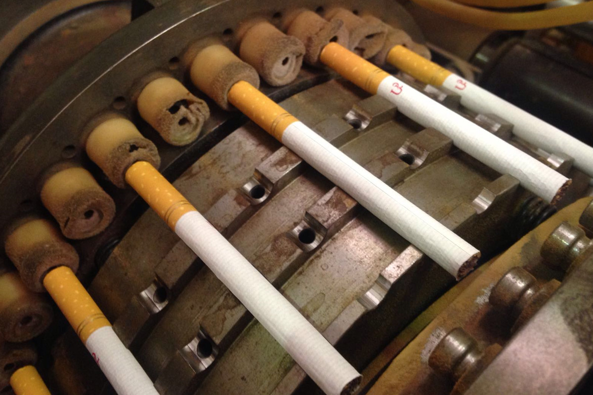 Machine à fabriquer des cigarettes